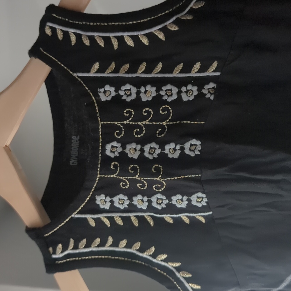 Embroidered Black Sleeveless Top - Picture 2 of 2